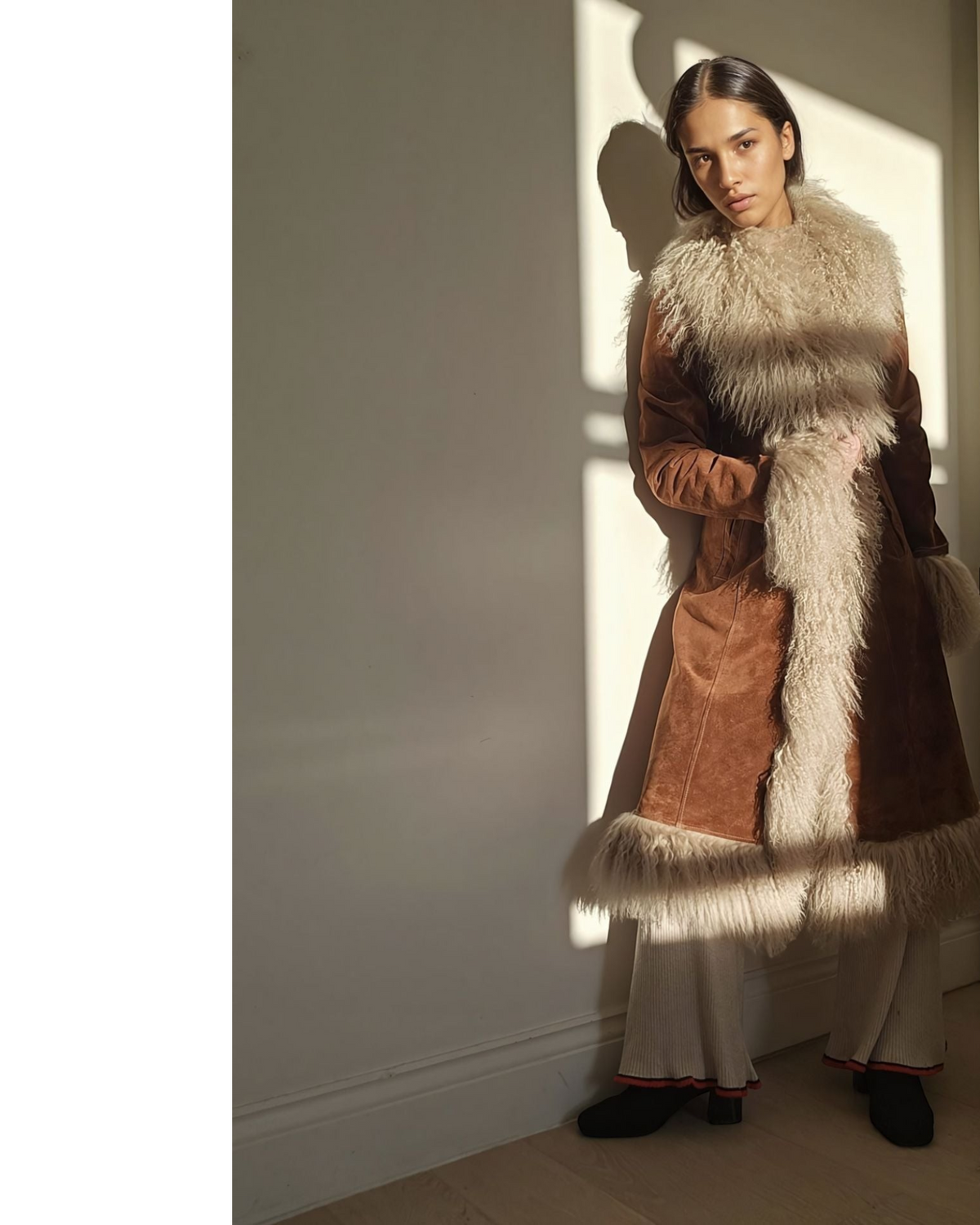 Aql&Nafs Elaha Mantel aus braunem Wildleder mit luxuriösem mongolischem Pelzbesatz im traditionellen afghanischen Stil